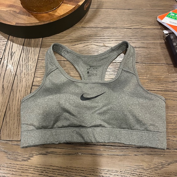 Nike sports bra - Picture 1 of 4